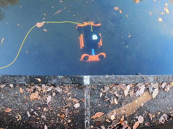 ROV（水中ドローン）